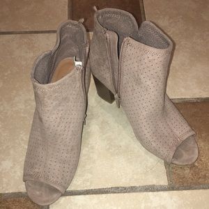 Old Navy Taupe Booties size 6